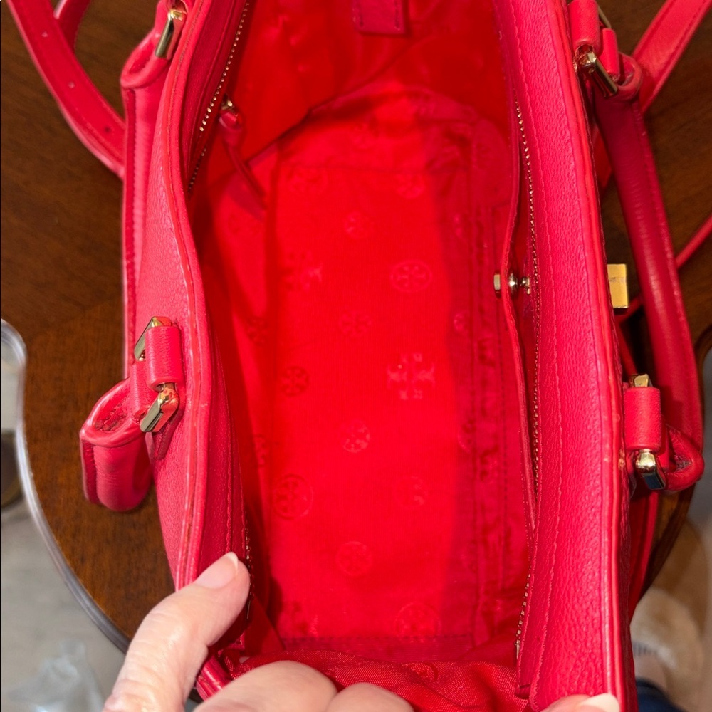 Tory Burch  Satchel  crossbody bag
Pebbled Leather  Red  front pocket, gold tone - Picture 16 of 17